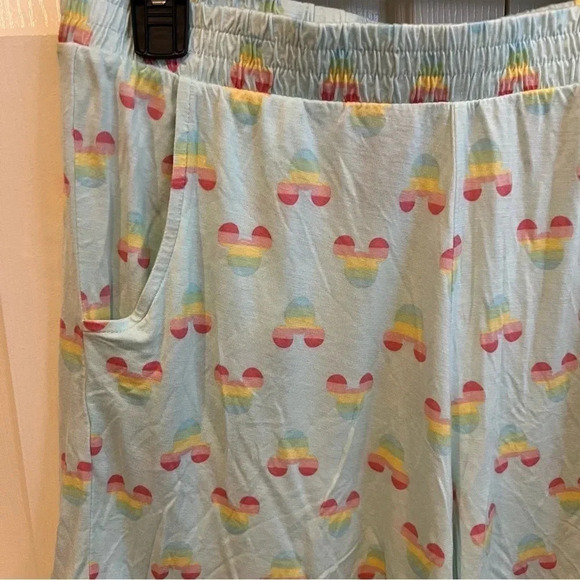 Disney Mickey Mouse Pajama Set Short sleeve top and shorts size Medium - Picture 6 of 9